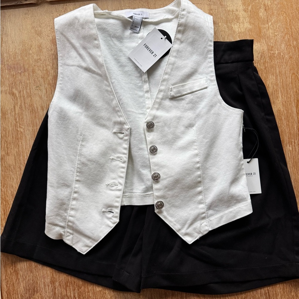 Forever 21 Girls White Vest and Black Shorts Set Size S Perfect